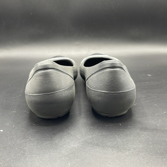 Crocs Sz 6W Cap Toe Black  Ballet Flats - Picture 6 of 8